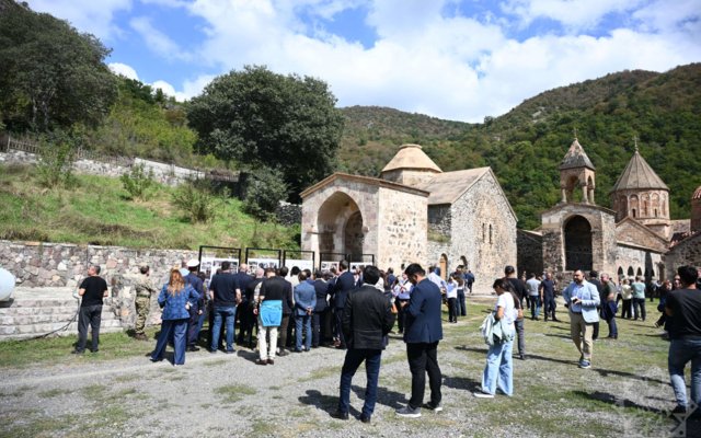 Diplomatlar Xudavəng monastır kompleksində - Fotolar