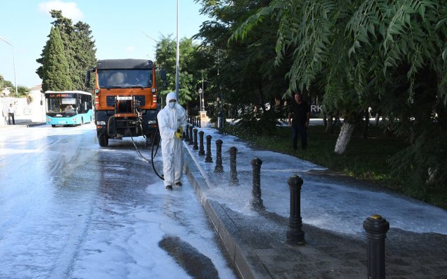 Bu gün Bakının 550 küçəsi yuyuldu - Fotolar