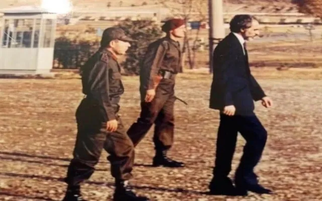 "Kurtlar Vadisi" qalmaqalı böyüyür — Həmin zabit Elçibəylə bir arada  - FOTO